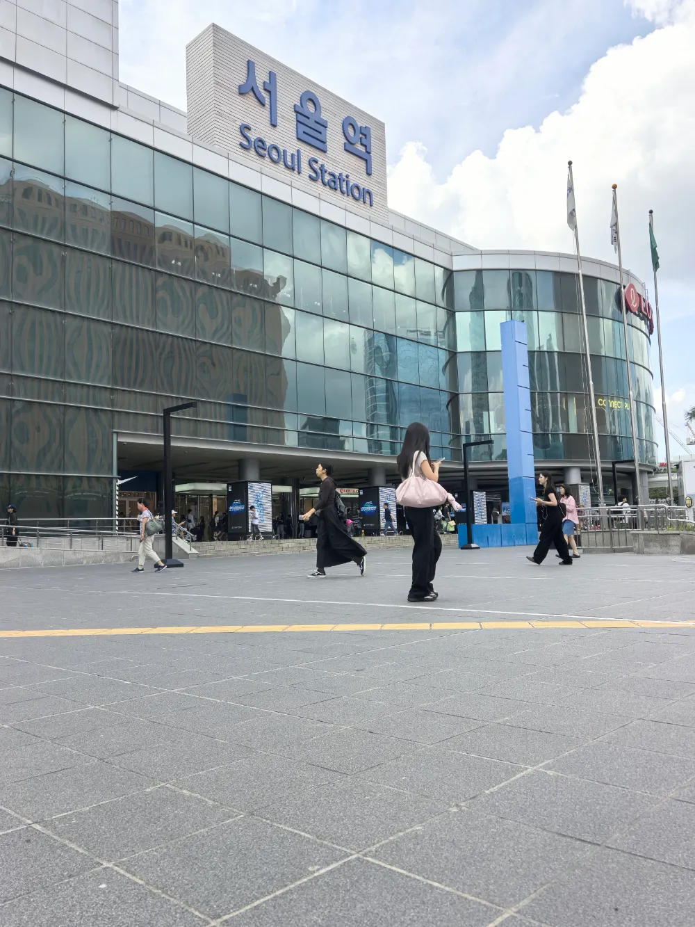 Beata Ceramics Eco paving Stone Ditemtokake kanggo Proyek Umum Stasiun Seoul